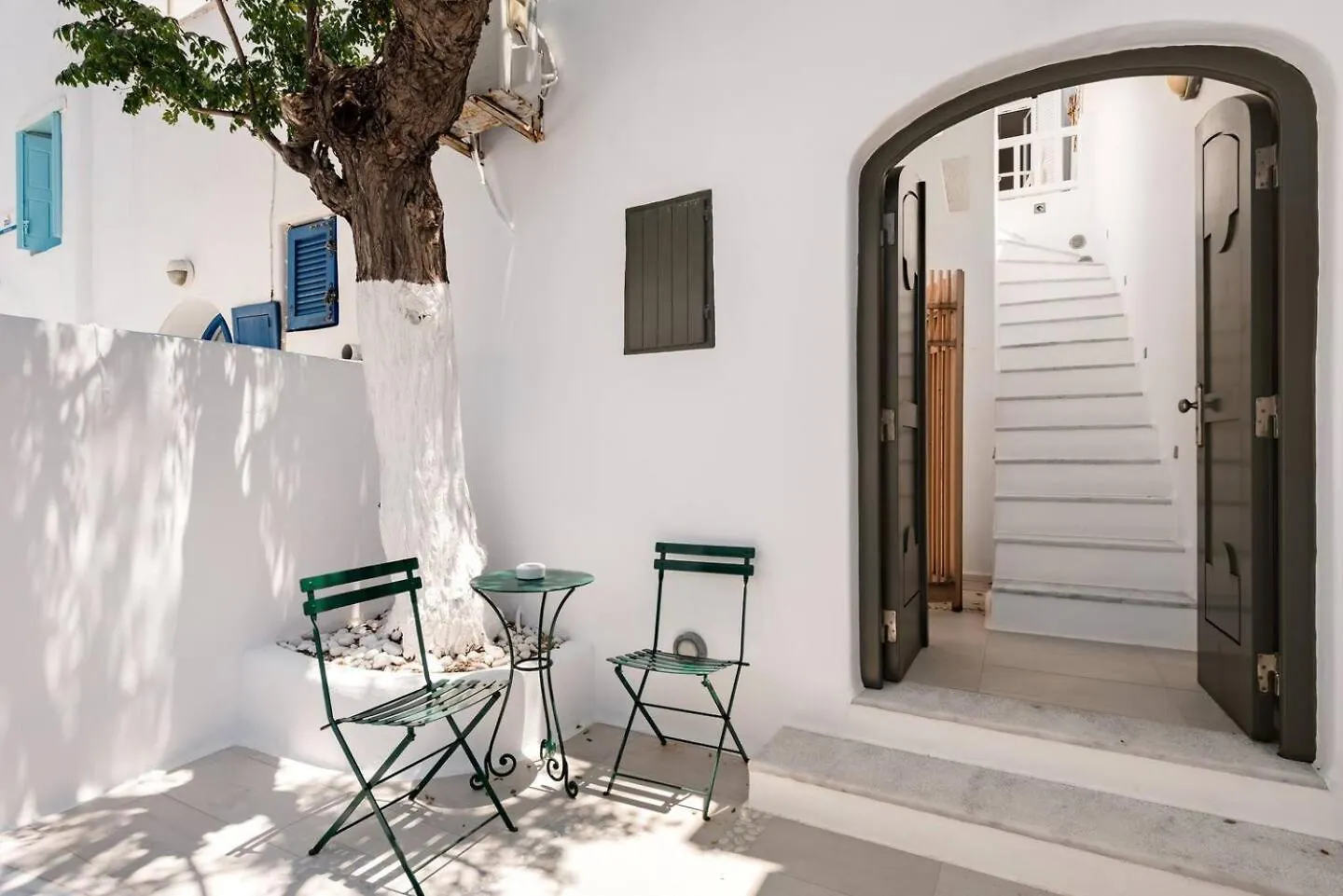 Mykonian Marvel: A Tranquil Oasis In The Old Town! Villa Mykonos Town