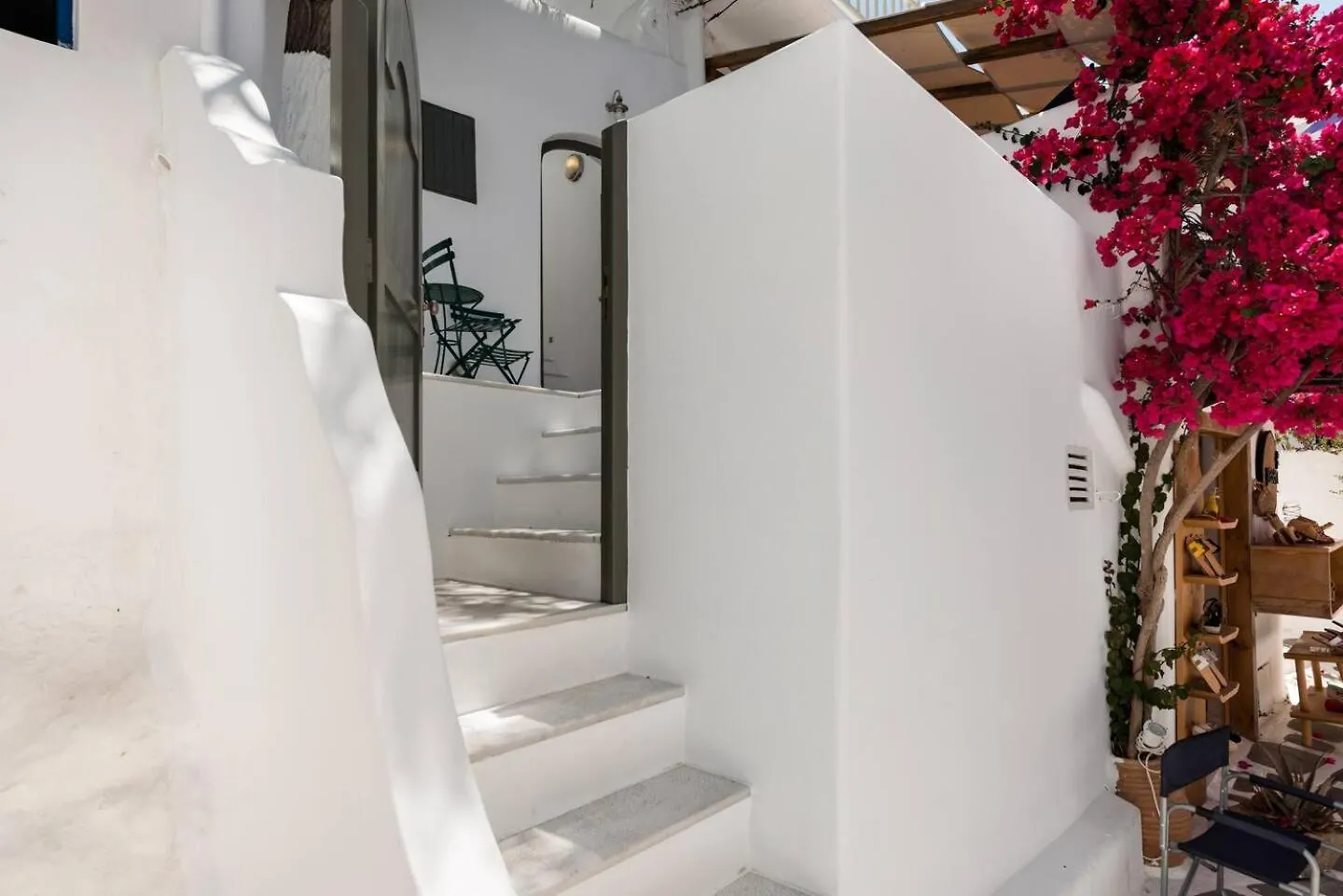 Mykonian Marvel: A Tranquil Oasis In The Old Town! Villa Mykonos Town